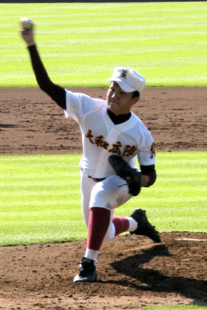 １失点完投で初戦を突破した大和広陵・立田将太投手＝ほっともっと神戸