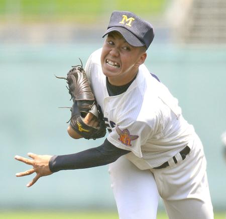 　５回１安打無失点と好投した前橋商・岩崎（撮影・金田祐二）