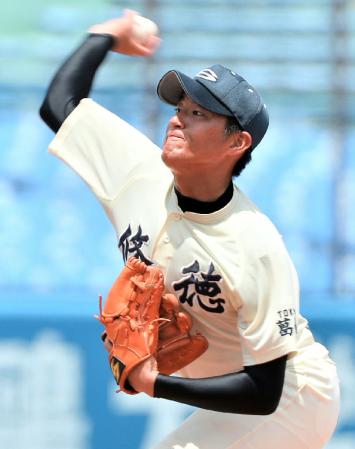 　７回１失点と好リリーフを見せた修徳・遊佐＝神宮（撮影・会津智海）