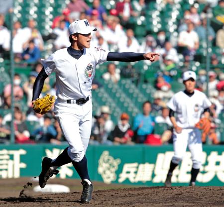 　智弁学園打線相手に好投した佐野日大・田嶋