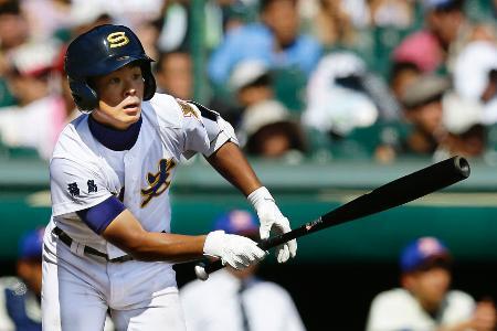 　聖光学院-神戸国際大付　７回裏聖光学院２死一、二塁、石垣が右翼線に決勝の二塁打を放つ＝甲子園