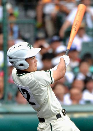 　二松学舎大付-海星　１回裏二松学舎大付２死満塁、今村が右前に２点打を放つ＝甲子園