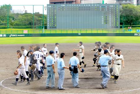 　またも決着がつかなかった中京‐崇徳戦（撮影・石湯恒介）