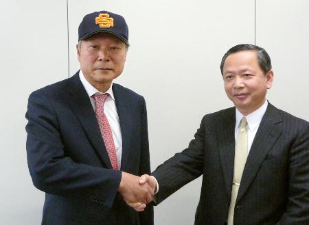 元近鉄羽田氏、三田学園高監督に　「一つでも上に」編集者のオススメ記事ファイターズガール卒業発表 今オフ８人目にファン涙「桃ちゃん…【写真】レースクイーン界の女王・近藤みやび、赤ビキニ＆ホッ…【写真】「まるで野球少年」大谷移動時の腰グラブが話題「オシ…【写真】戦力外、元ロッテ大嶺祐太氏の今 美貌の元女優妻が「覚…野球最新ニュースプロ野球主要ニュース岡田監督が大山とゲラの２軍降格明言水原被告デカッ黒メガネ＆無精ヒゲ水原一平被告　高級外車で引っ越し元ＥＸＩＬＥ黒木の妻　第５子妊娠女優・及川奈央　43歳も変わらぬ美貌ランキング(高校野球)デイリーおすすめ野球ゲーム話題の写真ランキング写真デイリーおすすめアイテムリアルタイムランキング注目トピックス