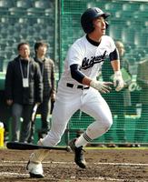 　シート打撃で本塁打を放つ静岡・内山