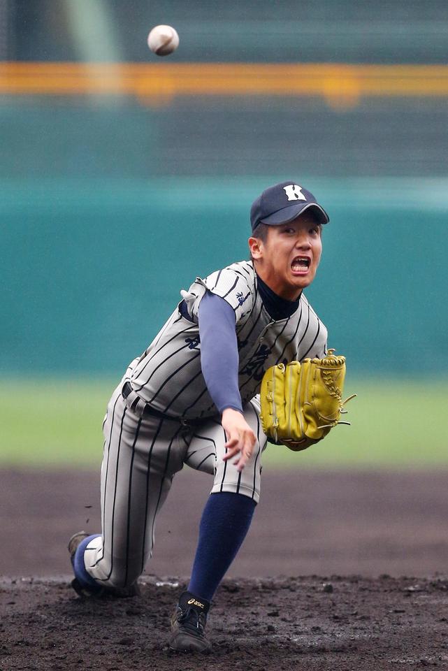 　力投する敦賀気比の先発平沼