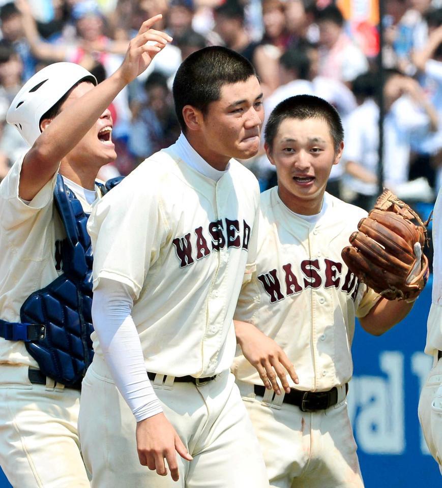 　優勝して男泣きする清宮（中央）＝撮影・村中拓久