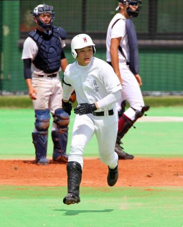 実戦を想定した練習で汗を流す早実・清宮