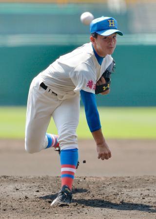 　鶴岡東戦に先発した花咲徳栄の鎌倉＝甲子園