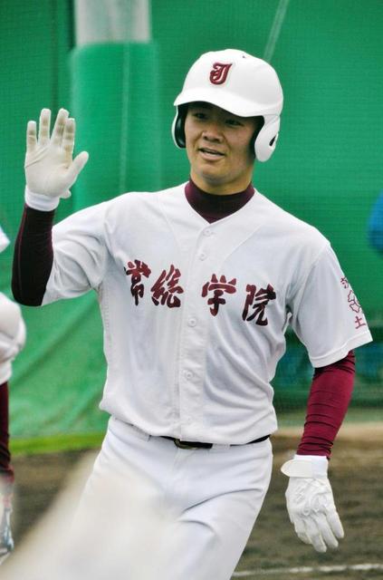常総学院・宮里 ドラフト候補から一発/高校野球/デイリー
