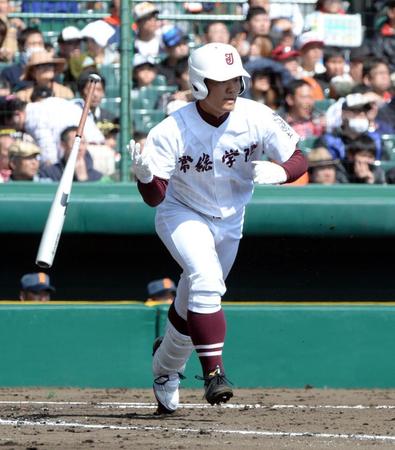 　１回、右前へ先制打を放つ宮里