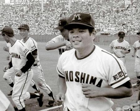 　夏の大会で池田高を下し、優勝した尾藤監督率いる箕島ナイン（１９７９年８月２１日）