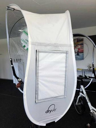 　スイス発の自転車専用の雨よけカバー「Ｄｒｙｖｅ（ドライブ）」