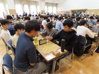 真剣勝負を繰り広げる参加者たち