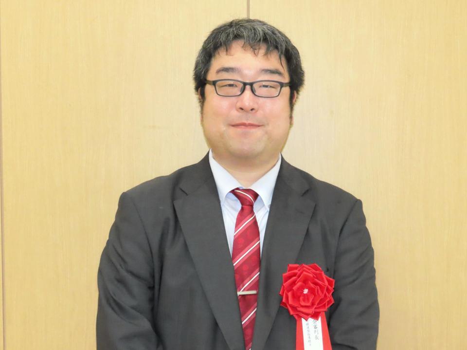 大会審判長の藤田一樹指導棋士