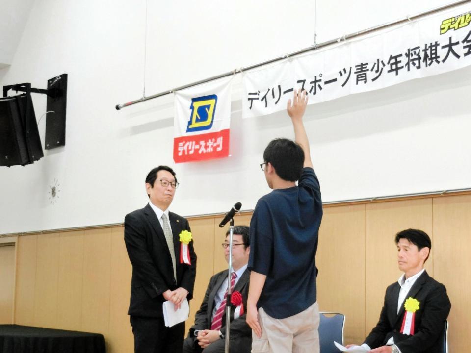 開会式の選手宣誓の様子＝東京・江東区文化センター