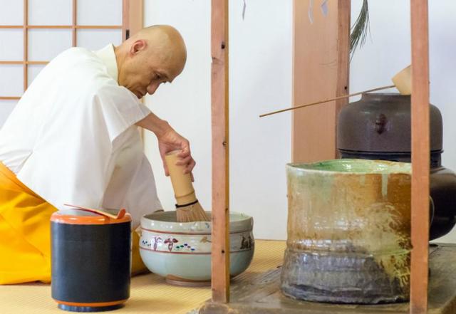 巨大茶碗に挑戦、奈良・西大寺で「新春初釜大茶盛式」/関西/芸能/デイリースポーツ online