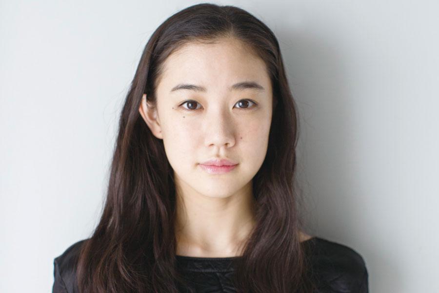 舞台『スカイライト』で３人芝居に挑む女優・蒼井優