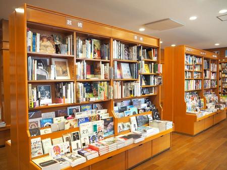 　アート関連書籍が充実し、クリエイターらにも人気だった書店「アセンス心斎橋」