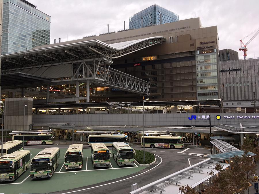 ２９日・１６時半頃のＪＲ大阪駅の様子。風は強いが、まだ雨は降っていない
