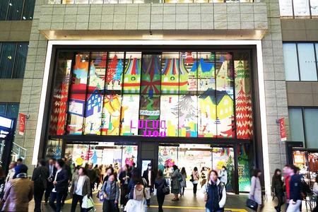 ルクア大阪は、ルクアとルクアイーレの２棟からなる
