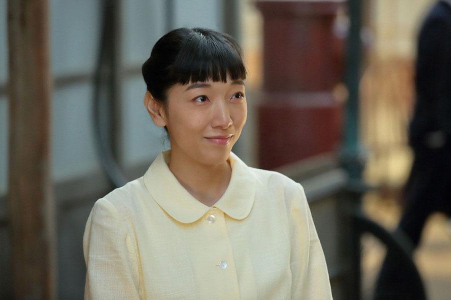 不安要素が重なるも、真一（大谷亮平）から励まされ、笑顔を見せる福子（安藤サクラ）