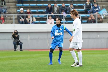 エキシビジョンマッチに登場したナインティナイン矢部浩之（２３日・堺市）