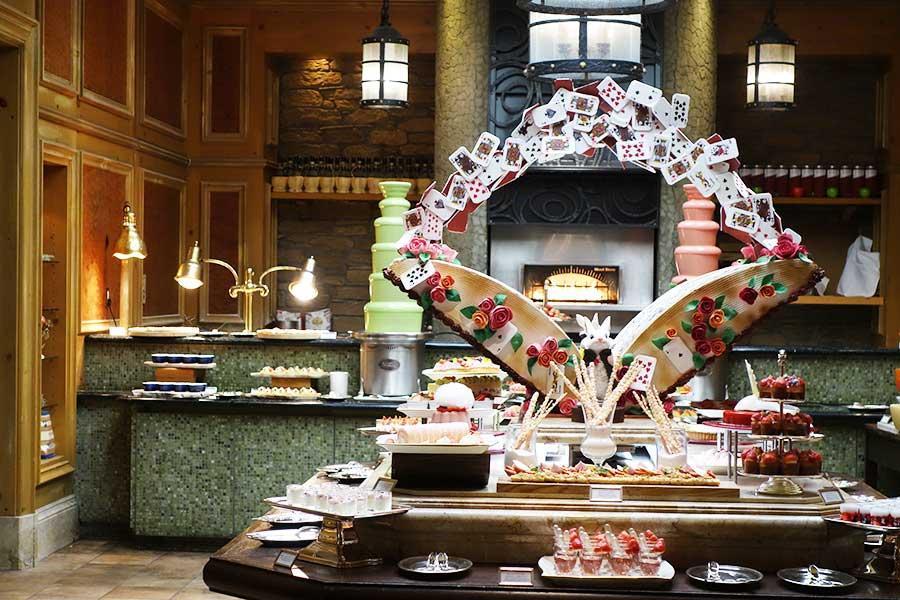 ザ・リッツ・カールトン大阪で12月27日から、『不思議の国のアリス』をテーマにしたいちごブッフェを開催