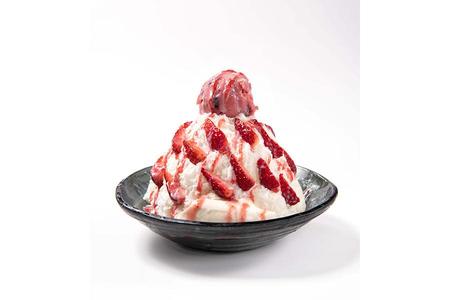 「ホワイトチョコレートストロベリーかき氷」（１８８０円）