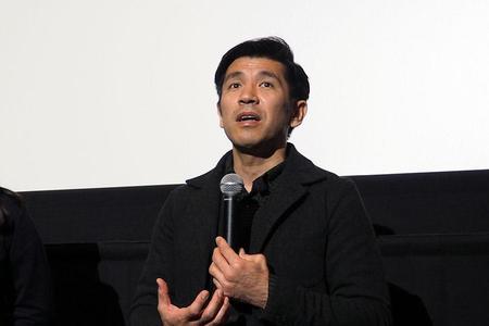 　監督・脚本を手掛けた映画『洗骨』の舞台挨拶に登場した照屋年之監督（９日・大阪市内）