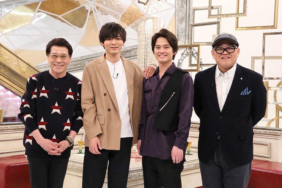 　左から番組ＭＣのピーコ、ゲスト出演した薮宏太、中山優馬、兵藤大樹。