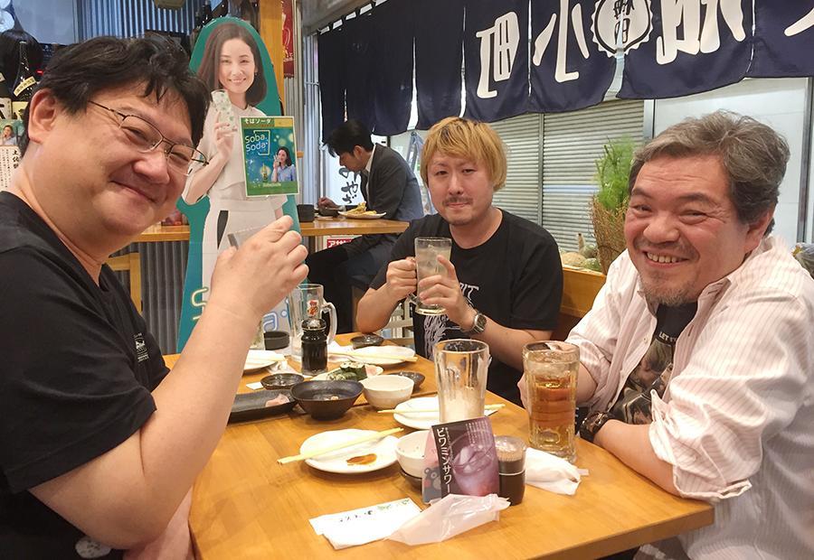 　左からミルクマン斉藤、田辺ユウキ、春岡勇二の鼎談メンバー