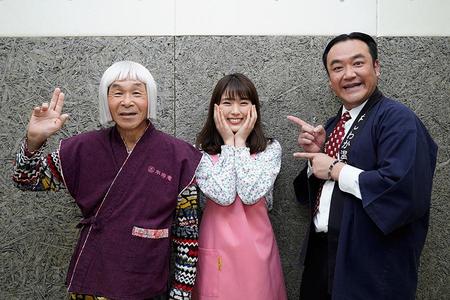 左から、間寛平、渋谷凪咲、たむらけんじ