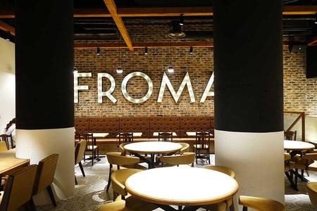 神戸国際会館SOLの地下2階に位置するチーズレストラン「FROMA」が3月15日オープン