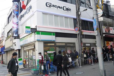 大阪のメインストリート・御堂筋沿いにオープンした「ＧＵＮＤＡＭ Ｃａｆｅ大阪道頓堀店」