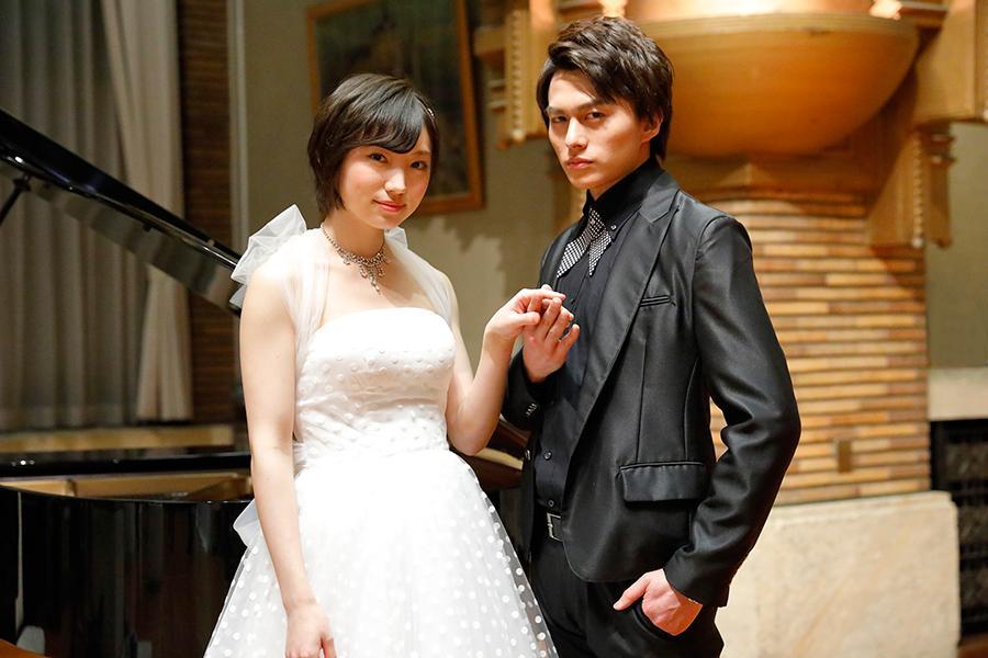 　ヒロイン役のＮＭＢ４８の太田夢莉（左）と、若き銀次郎を演じる小林豊