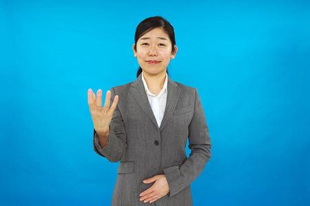 　新元号「令和」を表す手話の形