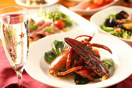 「オマール海老のアンチョビガーリック炒め」（キャンペーン期間中９８０円・通常１０００円）
