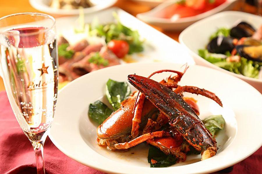 「オマール海老のアンチョビガーリック炒め」（キャンペーン期間中９８０円・通常１０００円）