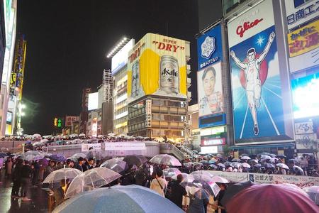 　多くの人々で賑わう大阪・道頓堀川の様子（１日・大阪市内）