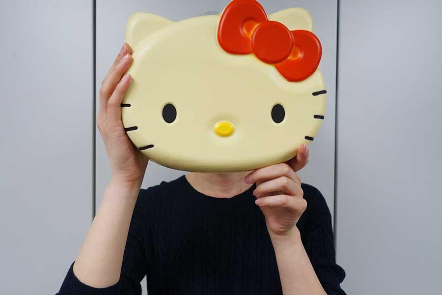 　全て食べられる、ハローキティ型ホワイトチョコレート。「ホテルグランヴィア大阪」が販売し、人気に