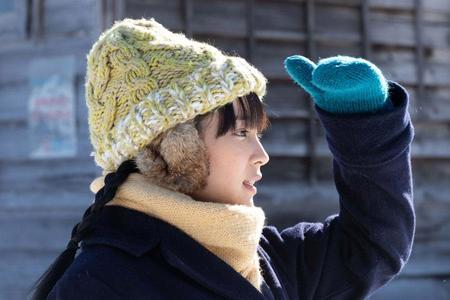 　スキー大会に挑む天陽と照男の勝負の行方を追うなつ（広瀬すず）