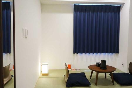 　ホテル「ＳＴＡＹ Ｖｉｎｔａｇｅ ＮＡＫＡＺＡＫＩ」の和室。２名で利用でき１５～１７平方メートル