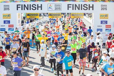 　２０１５年に開催された第５回大阪マラソンのフィニッシュゲート