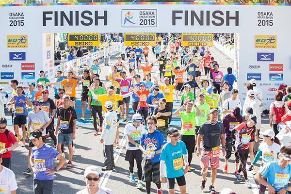 　２０１５年に開催された第５回大阪マラソンのフィニッシュゲート