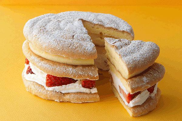 　１周年記念のスペシャルスイーツ「ブーシェフレ～アニバーサリーフレーズ～」2000円