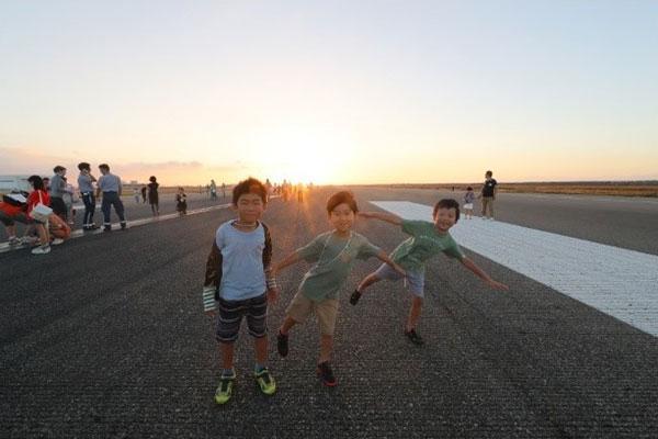 　「夏休み・早朝親子滑走路ウォーク」