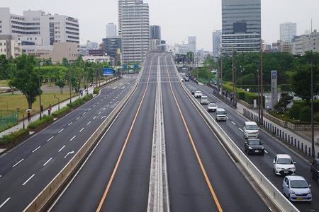 　『Ｇ２０』開催期間中の交通規制により、車両がなくなった阪神高速１３号東大阪線（２７日・朝８時半頃）