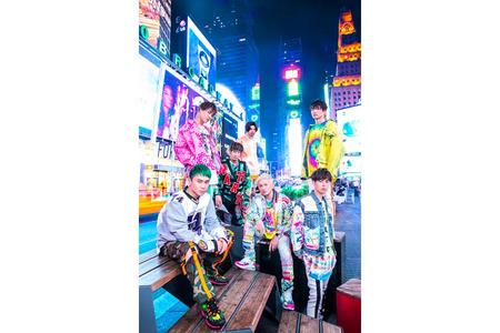 ライブステージに登場するDA PUMP