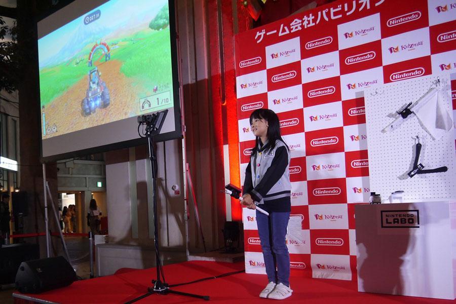 任天堂によるパビリオン「ゲーム会社」が登場。写真はオープニングセレモニーでクリエイターとして仕事をする子ども（７月１２日・キッザニア甲子園）